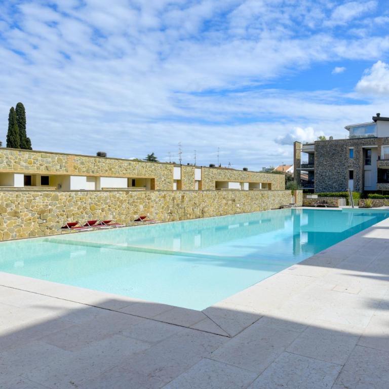 Warda Lovely Suite DesenzanoLoft Official Partner Homes & Villas by Marriott Bonvoy - Appartamento con Vista Piscina - 34