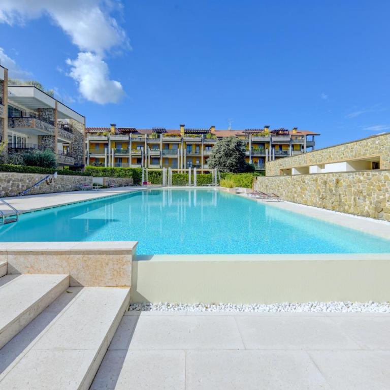 Warda Lovely Suite DesenzanoLoft Official Partner Homes & Villas by Marriott Bonvoy - Appartamento con Vista Piscina - 36