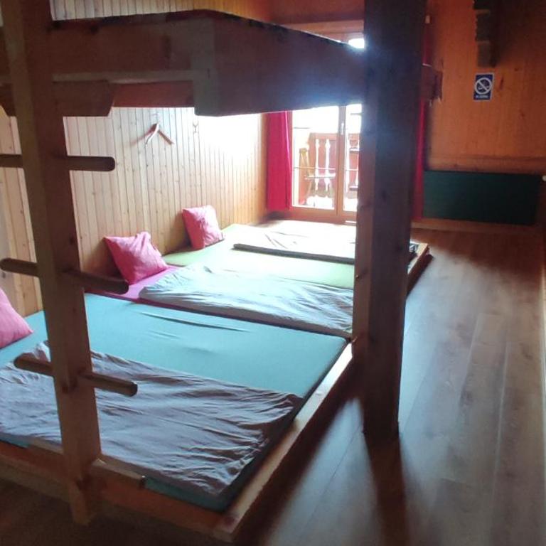 Sonnenberg Hostel and Dormitories - Bett im gemischten Schlafsaal mit 10 Betten - 3
