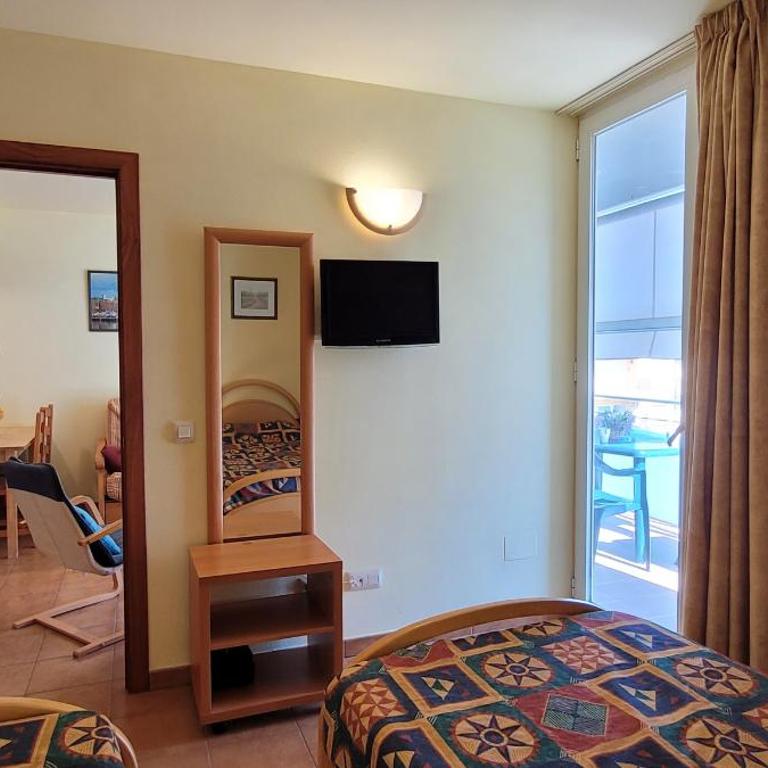 Miami II - One-Bedroom Apartment with Balcony and City View - 14