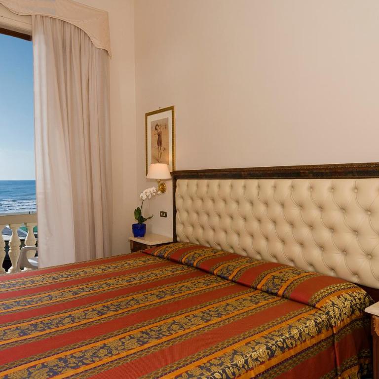 Villa Tina Hotel - Camera Matrimoniale con Balcone e Vista Mare - 1