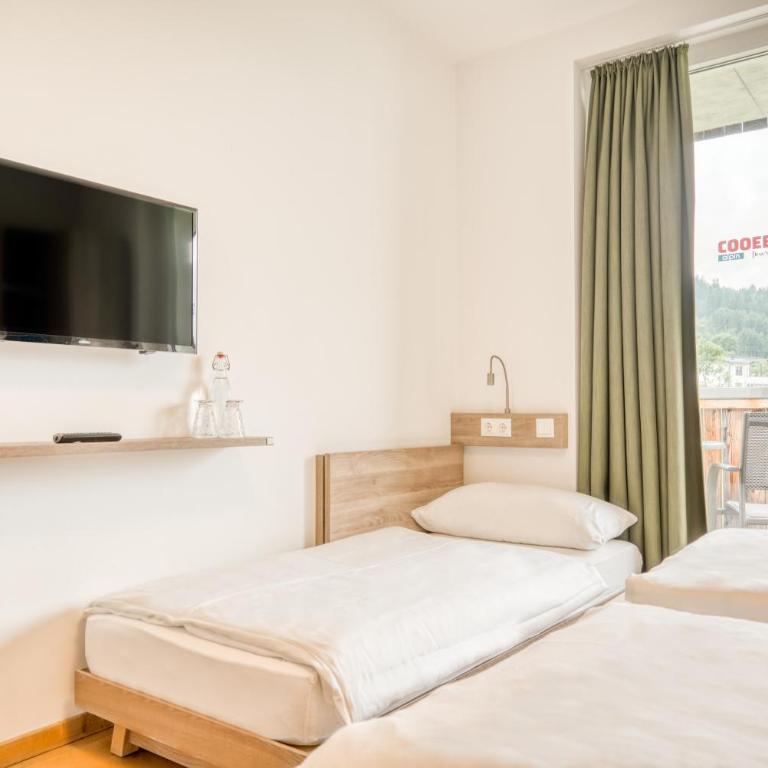 COOEE alpin Hotel Kitzbüheler Alpen - Doppelzimmer mit Balkon - 4