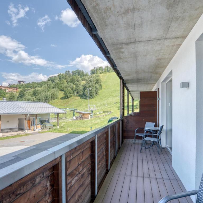 COOEE alpin Hotel Kitzbüheler Alpen - Familienzimmer mit Balkon (2 Erwachsene + 2 Kinder) - 4