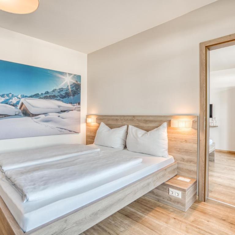COOEE alpin Hotel Kitzbüheler Alpen - Familienzimmer mit Balkon (2 Erwachsene + 2 Kinder) - 6
