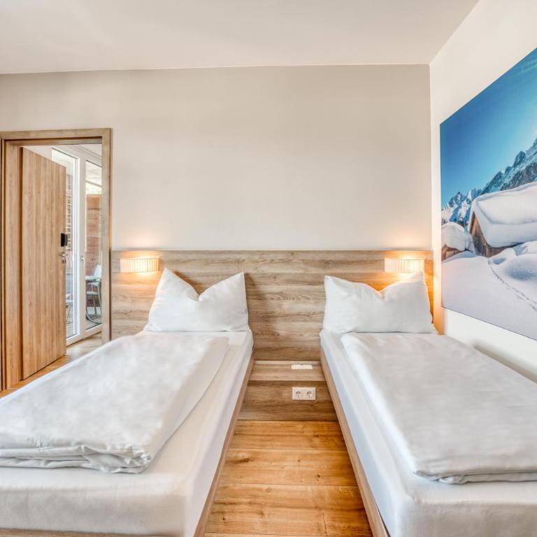 COOEE alpin Hotel Kitzbüheler Alpen - Familienzimmer mit Balkon (2 Erwachsene + 2 Kinder) - 5