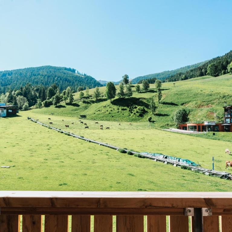 COOEE alpin Hotel Bad Kleinkirchheim - Familienzimmer mit Bergblick - 2