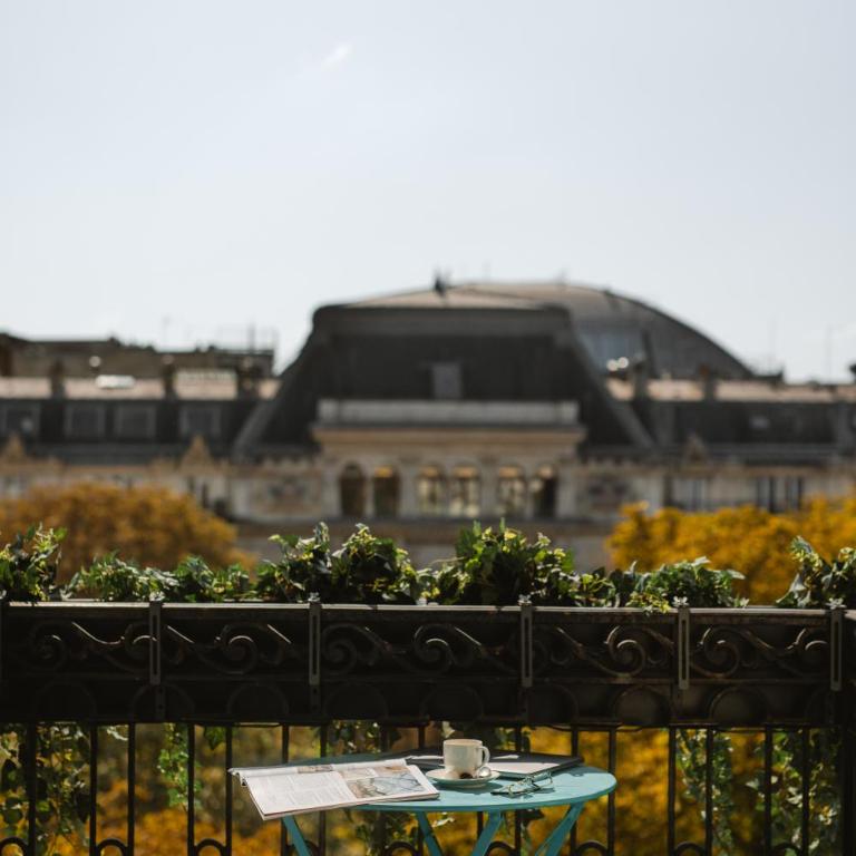 Solly Hôtel Paris - Chambre Cosy avec Balcon - Vue sur Paris - 9