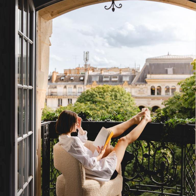 Solly Hôtel Paris - Chambre Cosy avec Balcon - Vue sur Paris - 12
