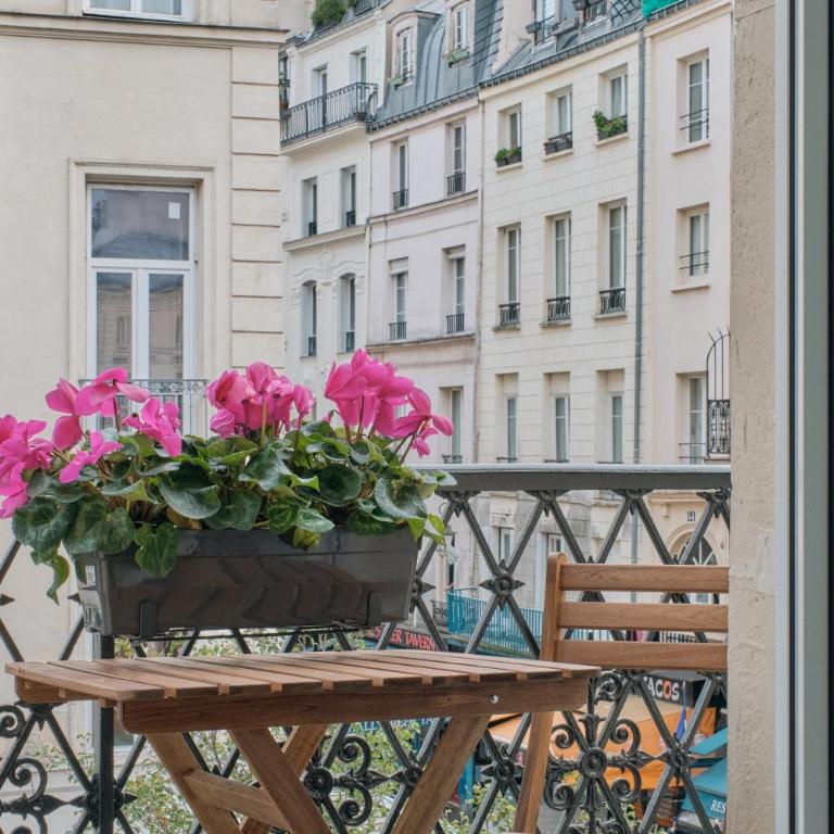 Nestay Les Halles - Deluxe One-Bedroom Apartment with Balcony and City View 203 - 7