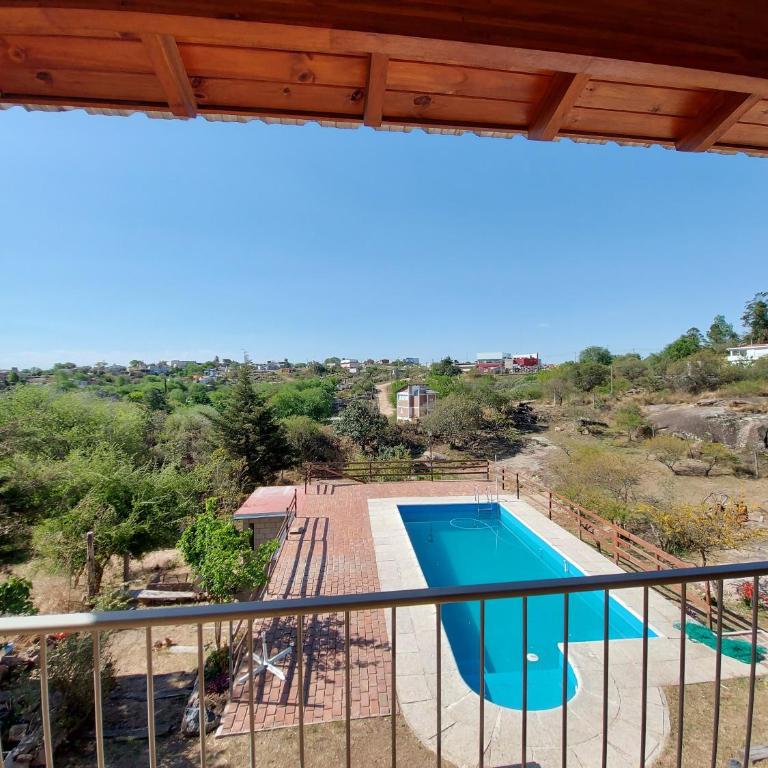 Hermosa casa con pileta en estancia vieja carlos paz - Casa de 3 dormitorios - 1
