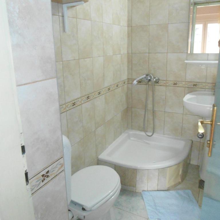 Guest House Vila Bak - Dvokrevetna Soba sa Bračnim Krevetom i Balkonom - 4