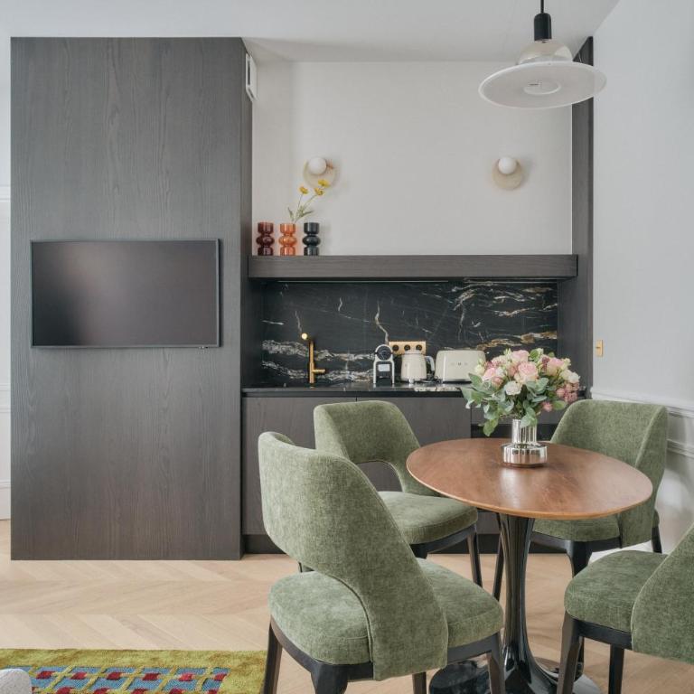 Nestay Les Halles - Deluxe One-Bedroom Apartment with City View 303 - 1