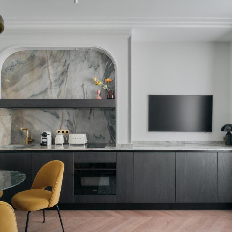 Nestay Les Halles - Deluxe One-Bedroom Apartment with City View 401 - 1