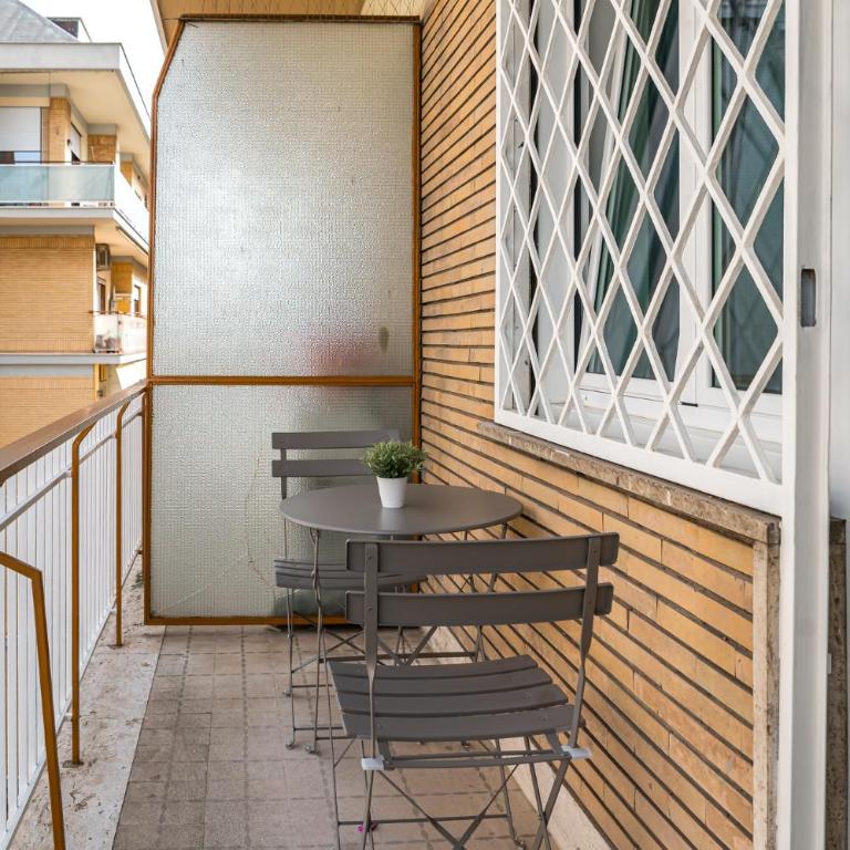 Lorena Cozy Rooms - Ospedale Gemelli - WiFi - Camera Matrimoniale Standard con Bagno in Comune - 3