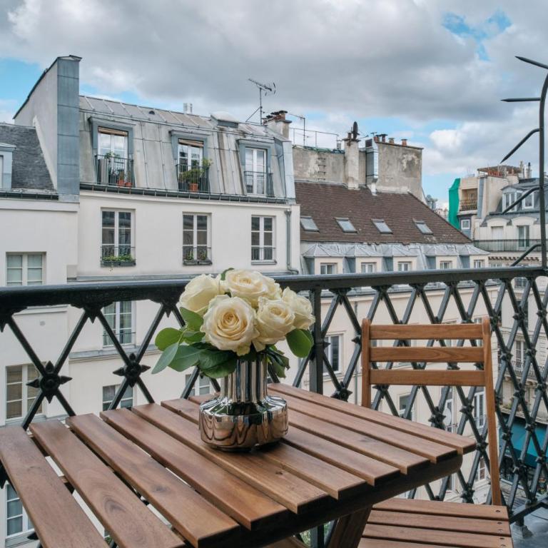 Nestay Les Halles - One-Bedroom Apartment with Balcony and City View 501 - 3