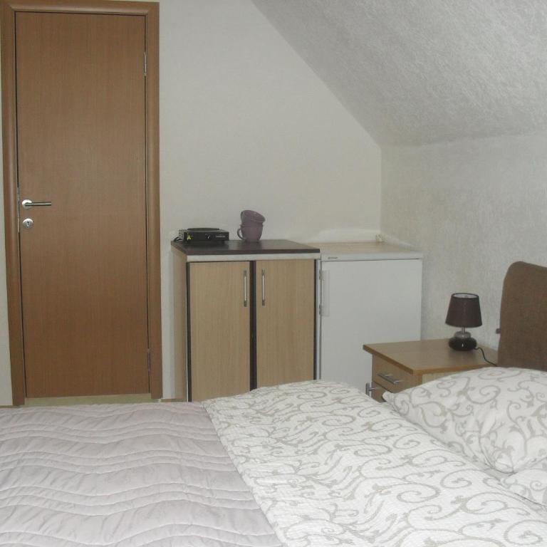 Golubović Apartments - Classic Double Room with Shower - 12