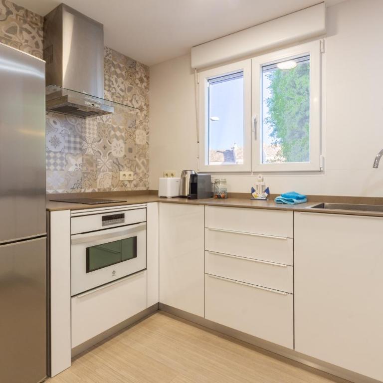 Apartamento moderno con piscina comunitaria cerca del aeropuerto - Apartamento de 2 dormitorios con terraza - 36