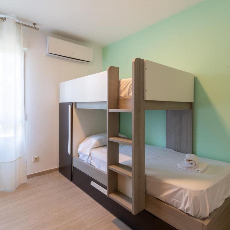 Apartamento moderno con piscina comunitaria cerca del aeropuerto - Apartamento de 2 dormitorios con terraza - 39
