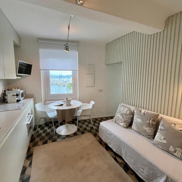 About Italy Holiday Rooms and Apartments - Appartamento Deluxe - 4