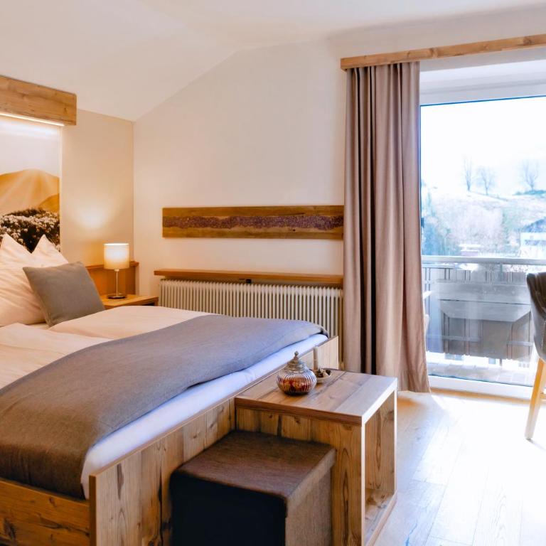 Ferienhaus Lechner am Waldrand mit Holzfasssauna & Außendusche, Bergblick und Naturgarten" - Apartment mit Blick auf die Berge - 5