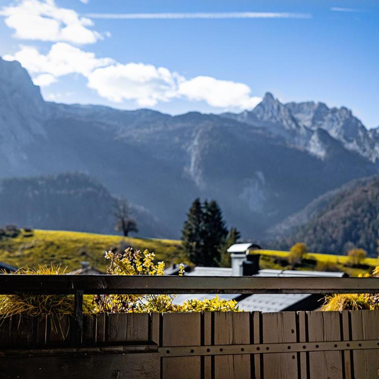 Ferienhaus Lechner am Waldrand mit Holzfasssauna & Außendusche, Bergblick und Naturgarten" - Apartment mit Blick auf die Berge - 22