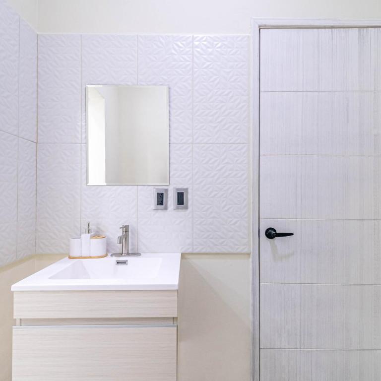 2 BD Suite with Balcony, Gym, Rooftop Pool, Hot Tub - Apartment - 18