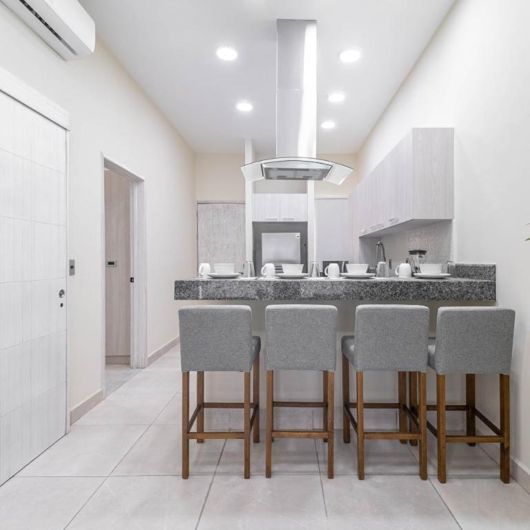 2 BD Suite with Balcony, Gym, Rooftop Pool, Hot Tub - Apartment - 23