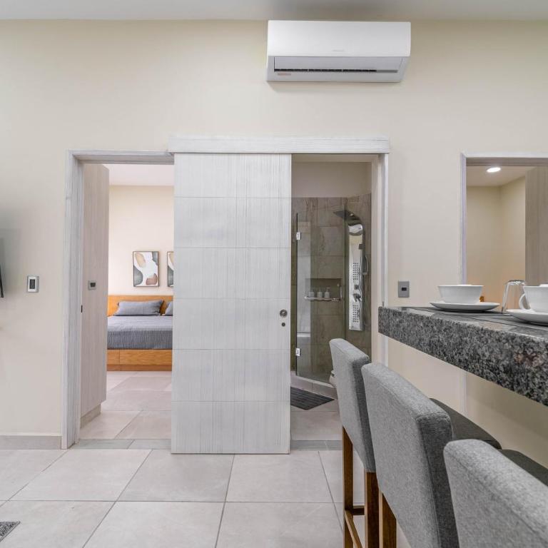 2 BD Suite with Balcony, Gym, Rooftop Pool, Hot Tub - Apartment - 22