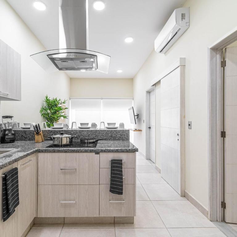 2 BD Suite with Balcony, Gym, Rooftop Pool, Hot Tub - Apartment - 20