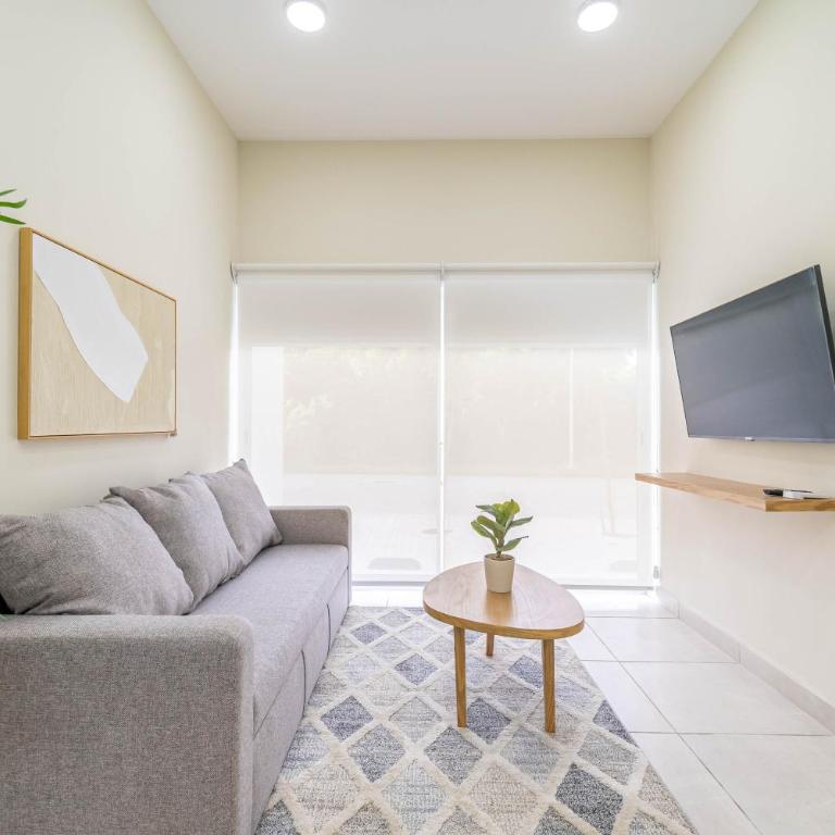 2 BD Suite with Balcony, Gym, Rooftop Pool, Hot Tub - Apartment - 24