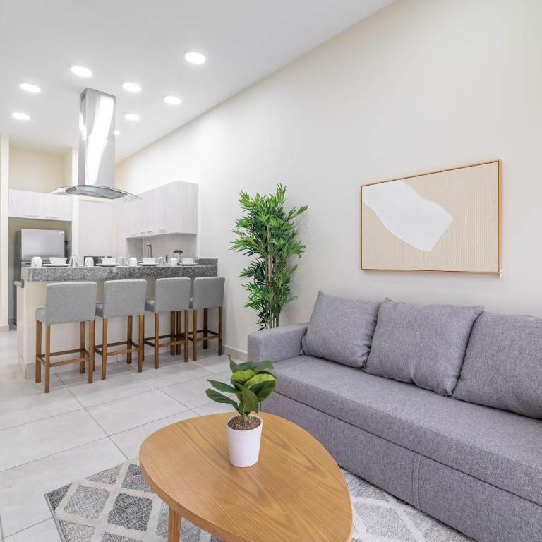 2 BD Suite with Balcony, Gym, Rooftop Pool, Hot Tub - Apartment - 2