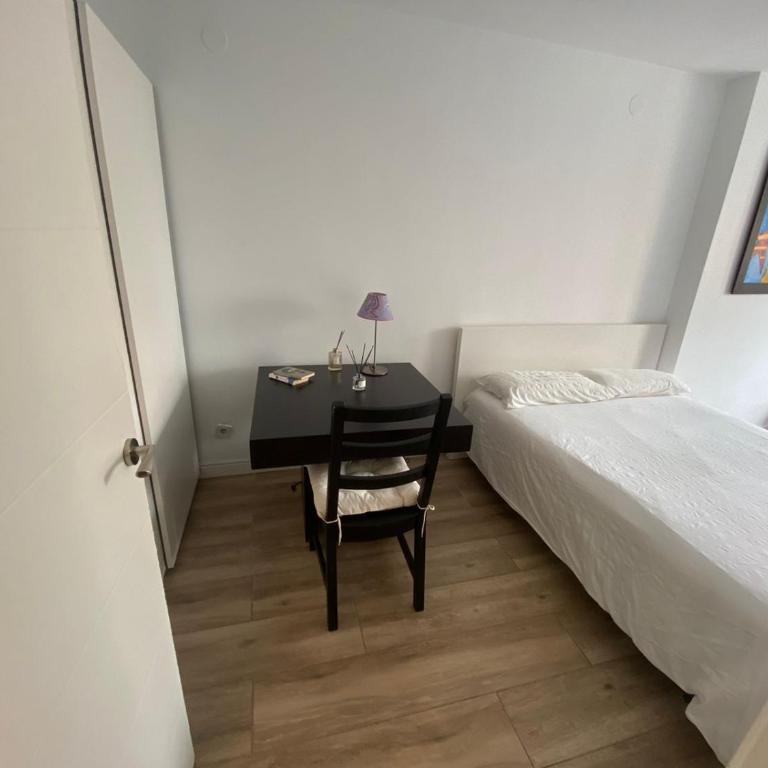 Apartamento en la Rambla Centro Alicante C - Three-Bedroom Apartment - 67