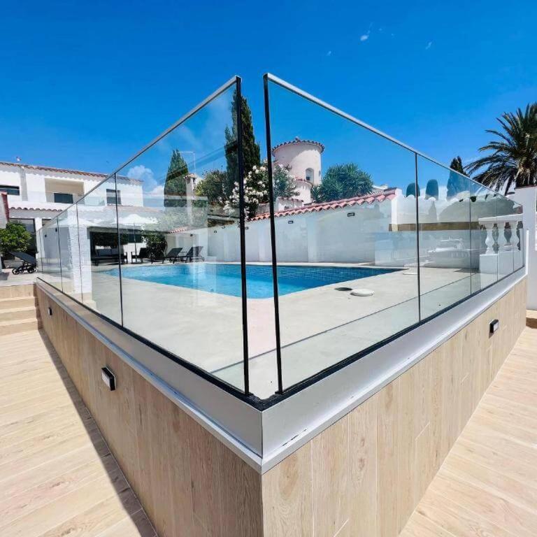 Villa de Lujo con Piscina Privada y Aparcamiento en Empuriabrava - HISP-288-67 - Casa - 10