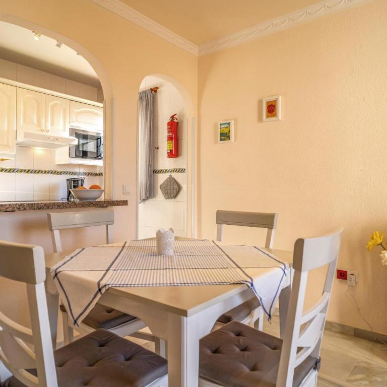Nice Apartment In Las Lagunas De Mijas - Apartamento de 1 dormitorio - 2