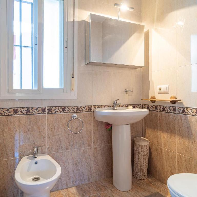 Awesome Home In Chiclana De La Fronter - Casa Vacacional de 3 dormitorios - 11