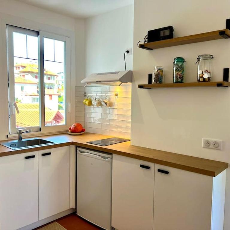 Studio lumineux à 100m de la plage ! - Apartamento de 1 dormitorio - 8