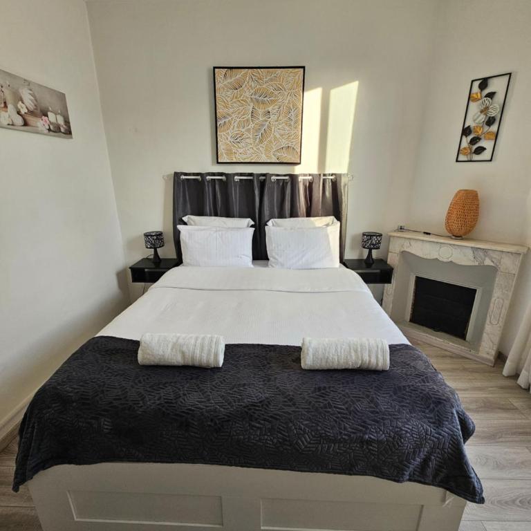 4 logements à La Trinité proche de Nice 15 mn, Monaco 20 mn et l'Italie 30 mn 2 Chambres et 2 Studios privés et indépendants - Doppelzimmer - 4