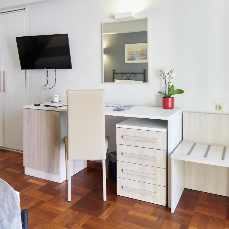Hôtel Alexandra - Chambre Double ou Lits Jumeaux Économique - 3