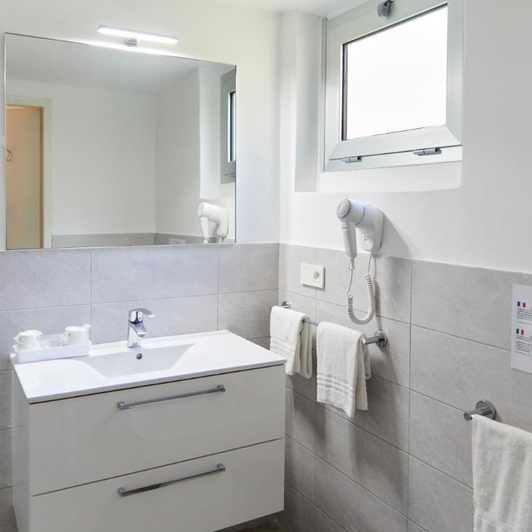 Hôtel Alexandra - Chambre Double ou Lits Jumeaux Économique - 2