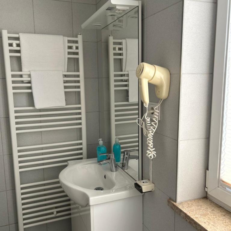 Hotel Berg - Doppelzimmer mit eigenem Bad - 3