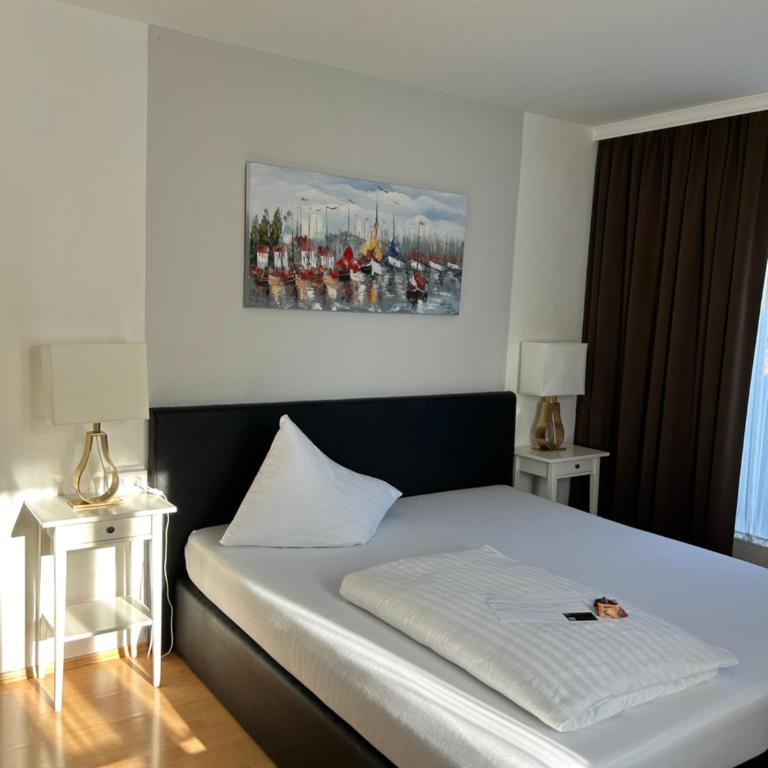 Hotel Berg - Doppelzimmer mit eigenem Bad - 4