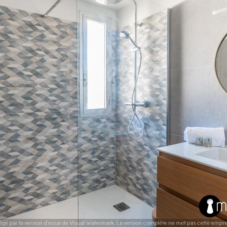 Air-conditioned apartment facing the port of Saint Laurent with 2 bedrooms - Appartement - 3