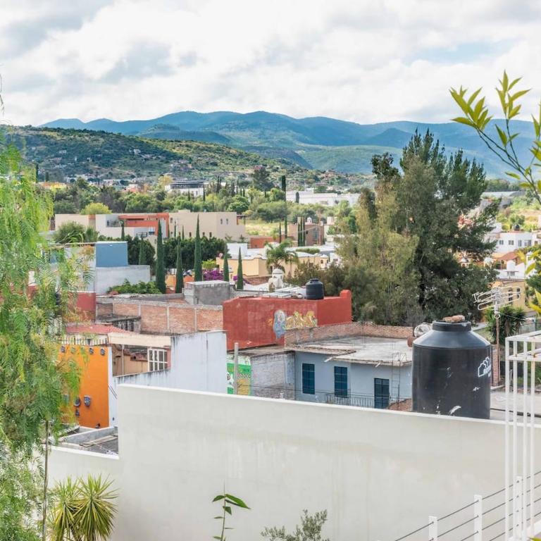 Rooftop Sunsets & Gas Fireplace Colonial Home - Casa de 2 dormitorios - 18