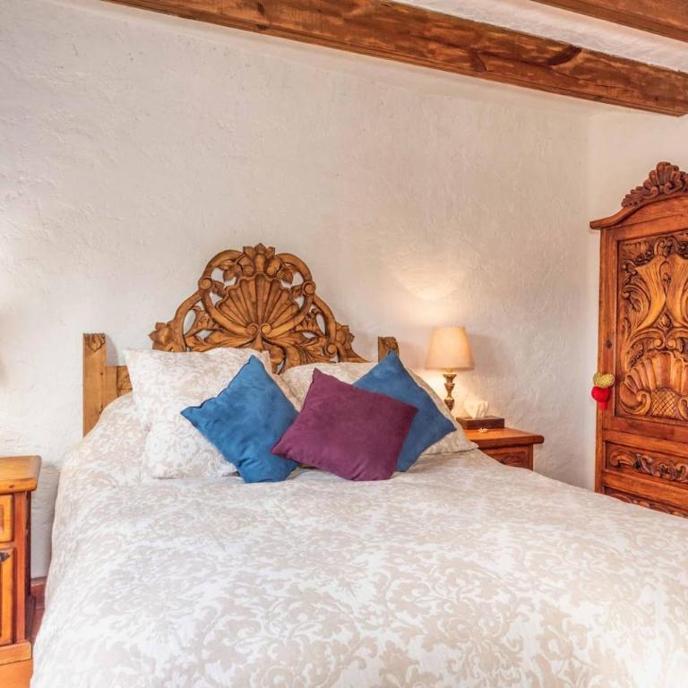 Rooftop Sunsets & Gas Fireplace Colonial Home - Casa de 2 dormitorios - 10
