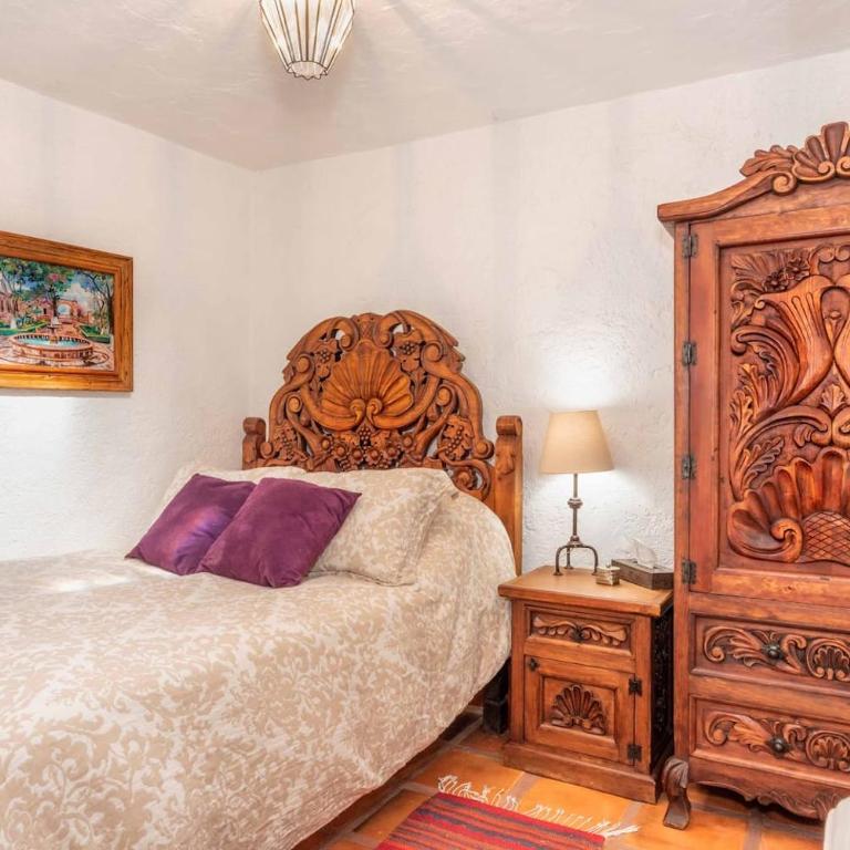 Rooftop Sunsets & Gas Fireplace Colonial Home - Casa de 2 dormitorios - 8