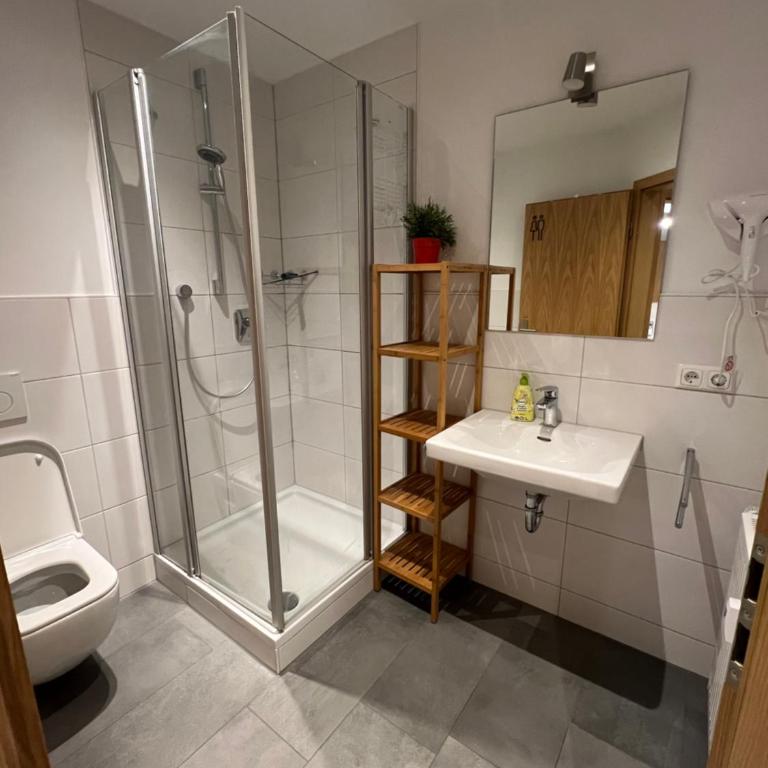 KemptenCityHostPlus-Unterkunft Charme im Denkmal - Familienzimmer mit Gemeinschaftsbad - 15