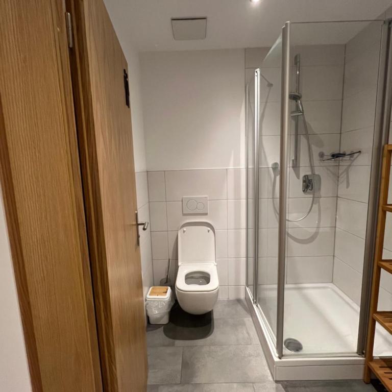 KemptenCityHostPlus-Unterkunft Charme im Denkmal - Familienzimmer mit Gemeinschaftsbad - 13