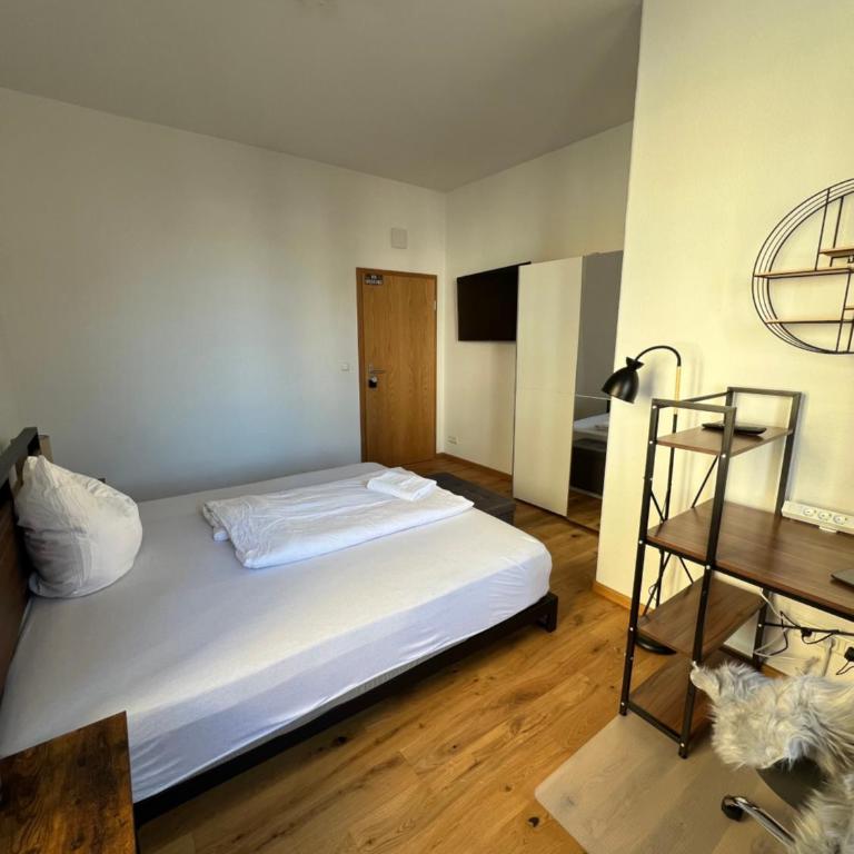 KemptenCityHostPlus-Unterkunft Charme im Denkmal - Doppelzimmer mit Gemeinschaftsbad - 10