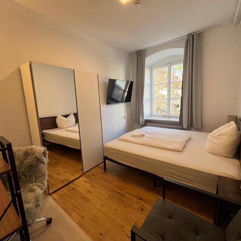 KemptenCityHostPlus-Unterkunft Charme im Denkmal - Doppelzimmer mit Gemeinschaftsbad - 14