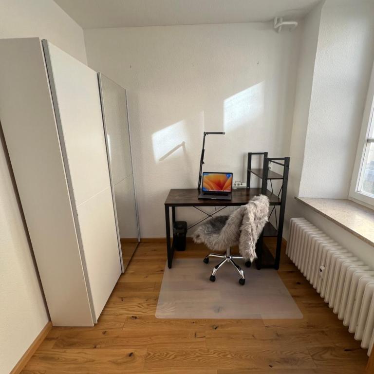 KemptenCityHostPlus-Unterkunft Charme im Denkmal - Vierbettzimmer mit Gemeinschaftsbad - 9